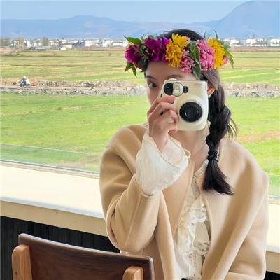 9顶假发的女孩